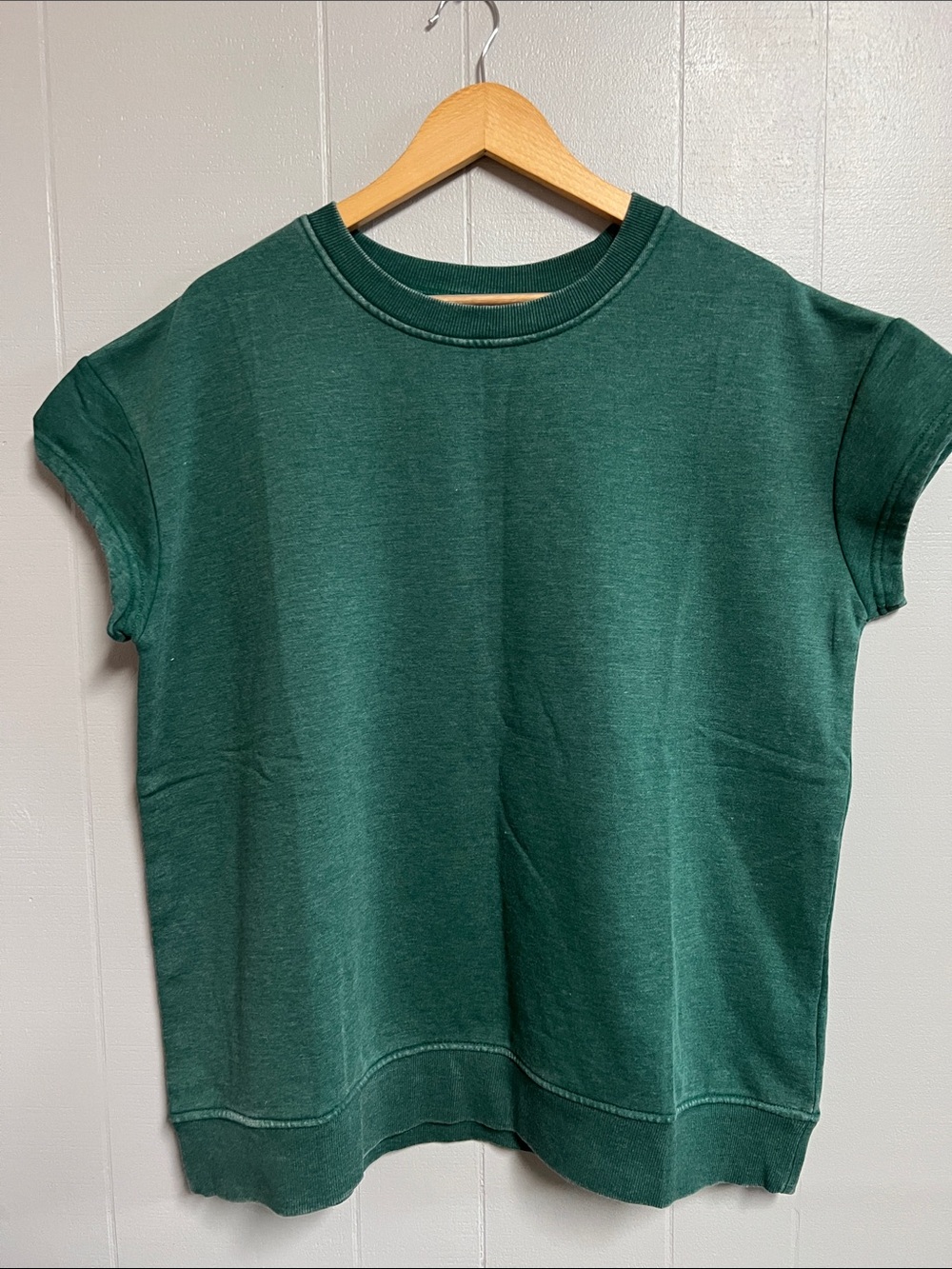 NWT Discount Divas Boutique Green Short Sleeve Sweatshirt Large Lived In Fabric